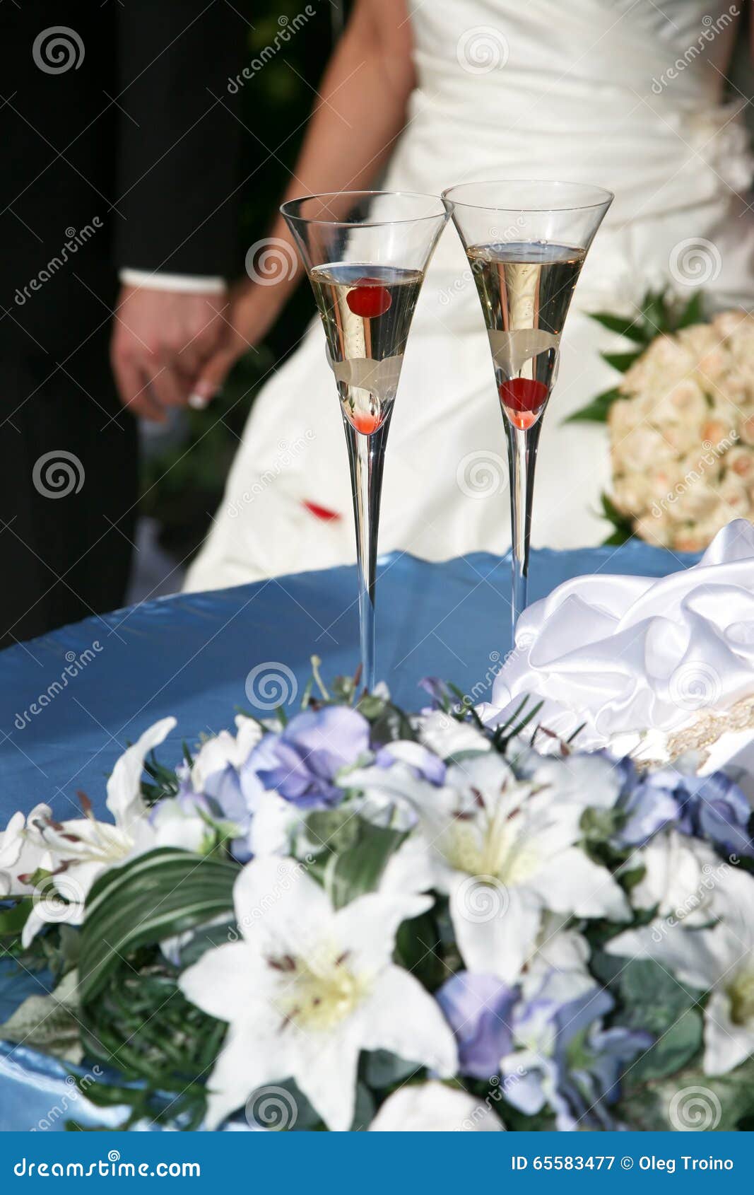 Two Decorated Wedding Champagne Glass Stock Image Image of holiday
