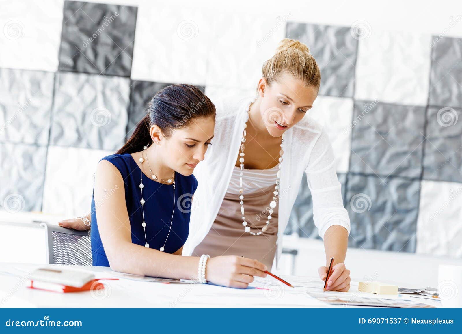 Two Female Colleagues in Office Stock Image - Image of meeting, expert ...