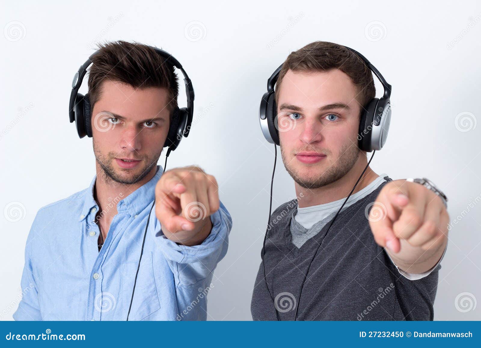 listen to multiple songs at once listen to multiple songs at once