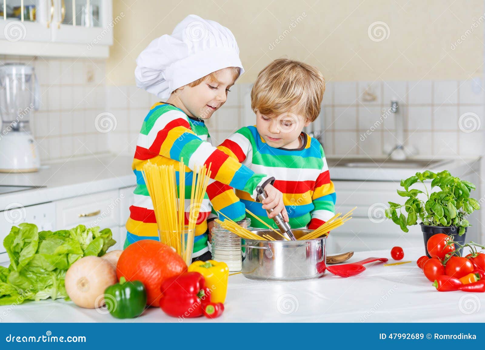 44,050 Funny Cooking Stock Photos - Free & Royalty-Free Stock Photos from  Dreamstime