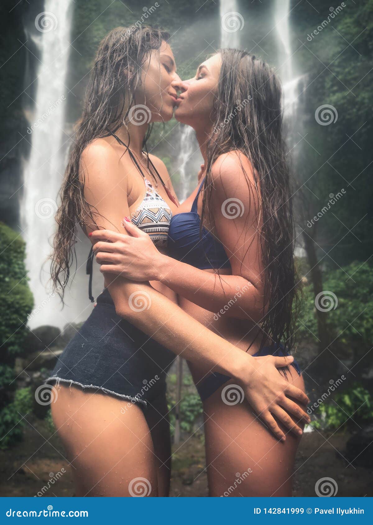 Hot Lesbian Women