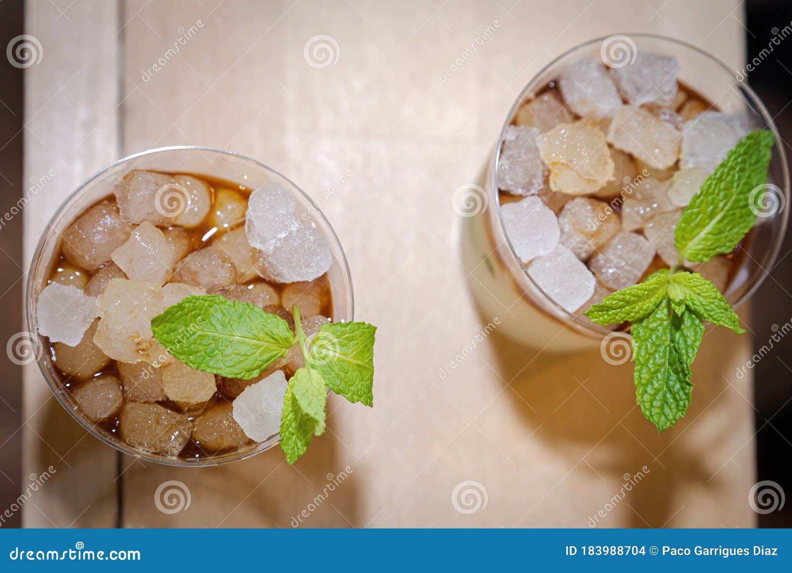 two glasses of mojito with ssu ice