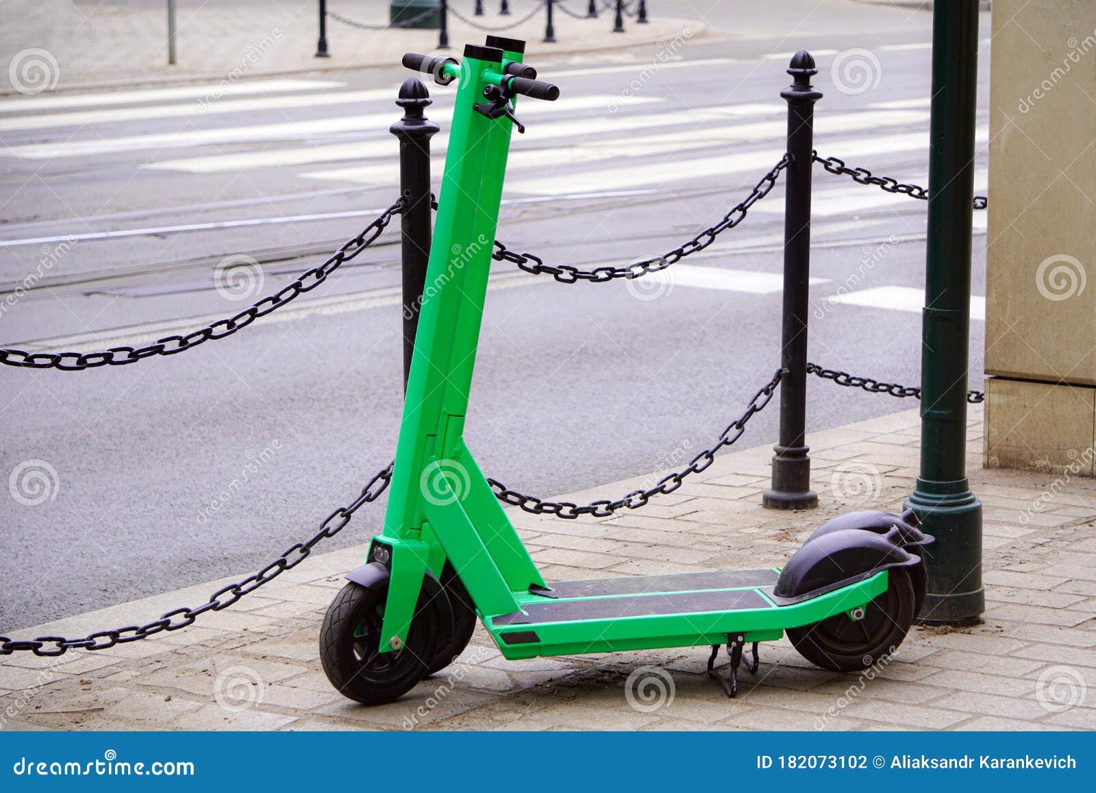 Redaktør Haiku fra nu af Two Green Scooters Stand by Road on Pavers Krakow, Poland, Europe. City  Electric Scooter Rental.Eco-friendly Individual Transport Stock Photo -  Image of modern, alternative: 182073102