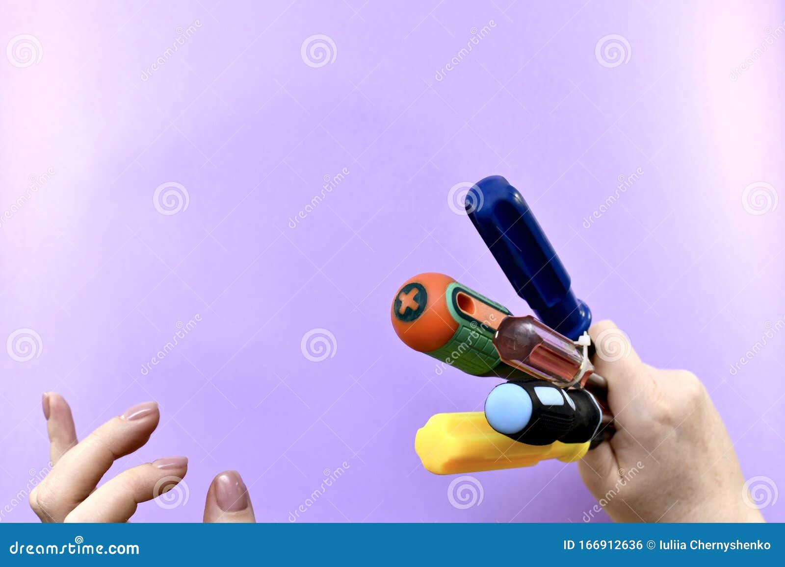 Left handed screwdrivers deals