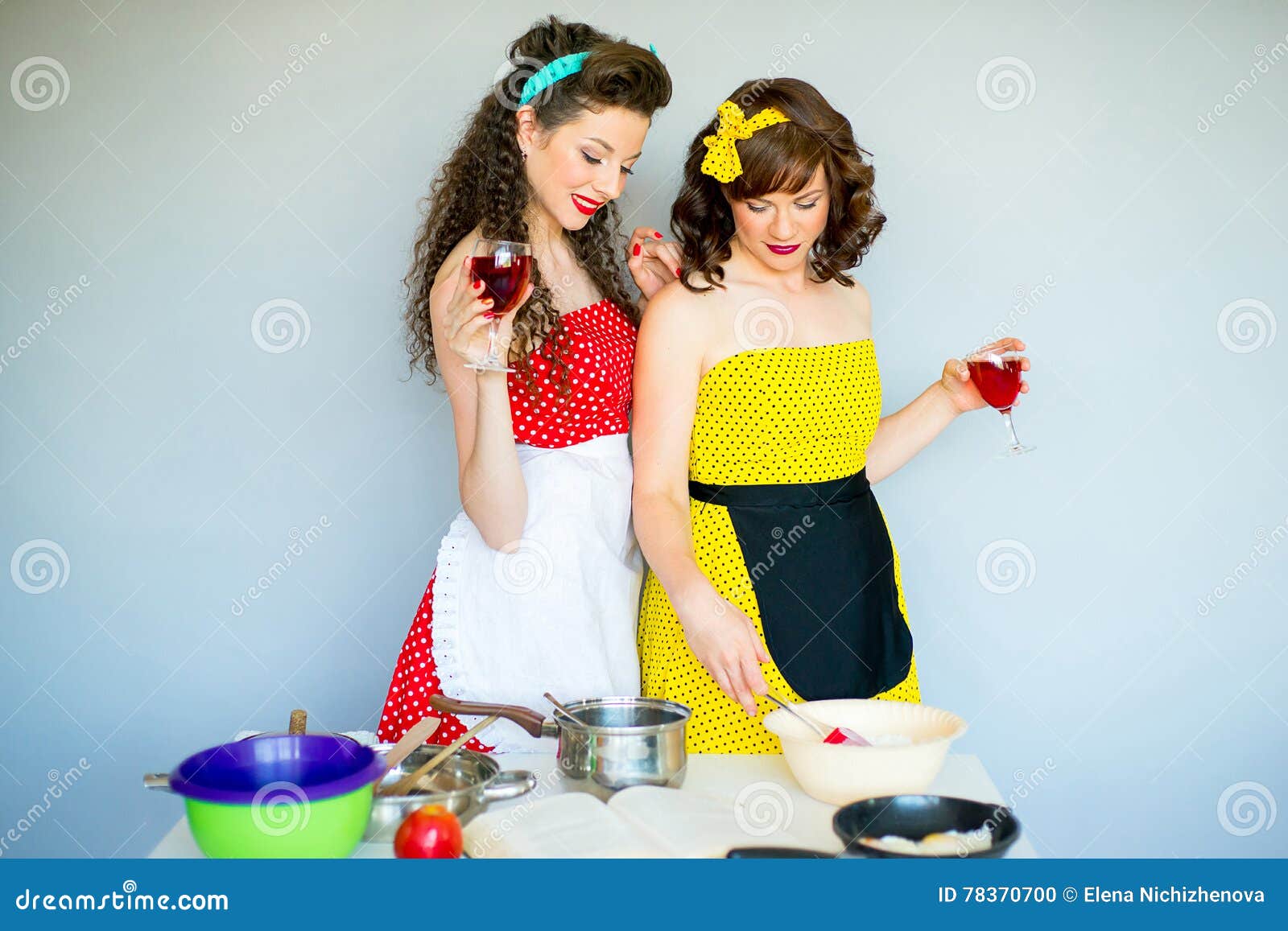 two housewifes change their