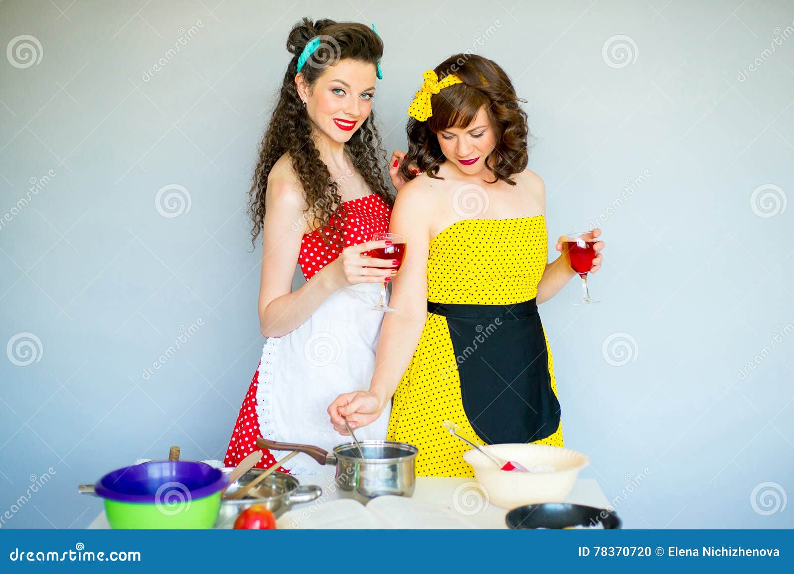 two housewifes change their