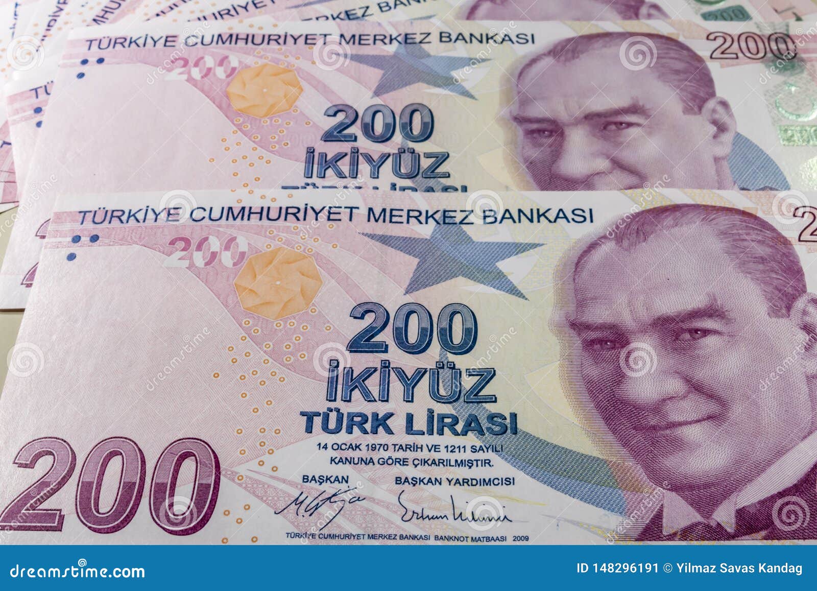 200 турецких в рублях. 200 Турецких лир. Самая крупная купюра турецкие Лиры. 200 Турецких лир купюра.