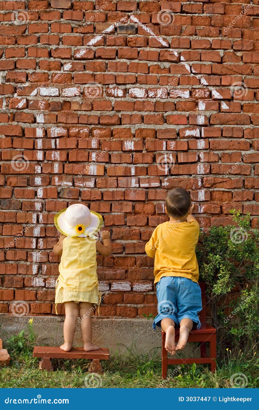 https://thumbs.dreamstime.com/z/two-kids-drawing-home-3037447.jpg