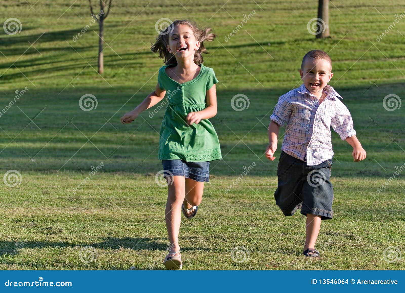 two-kids-running-13546064.jpg