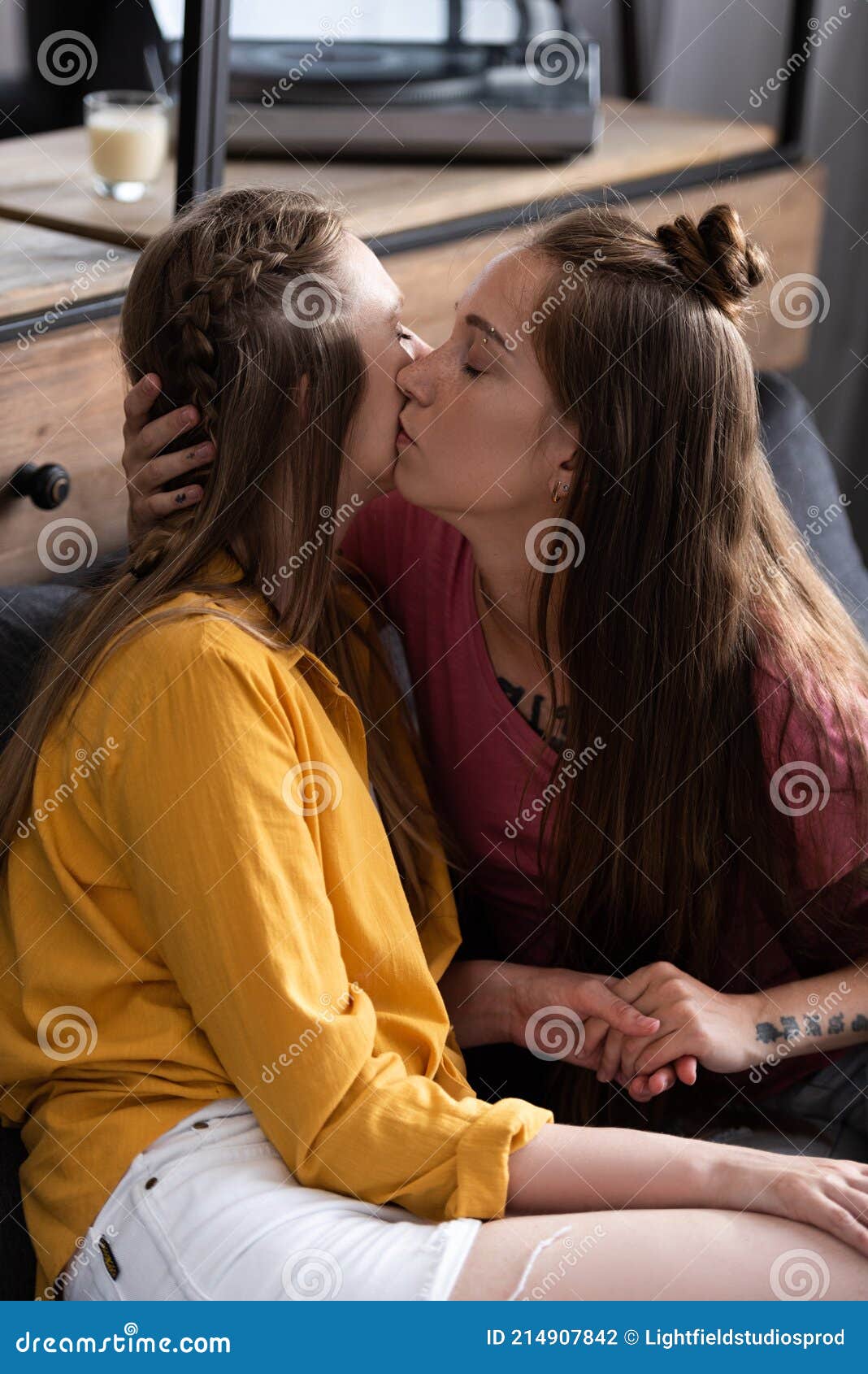 sexy brunette lesbians kissing