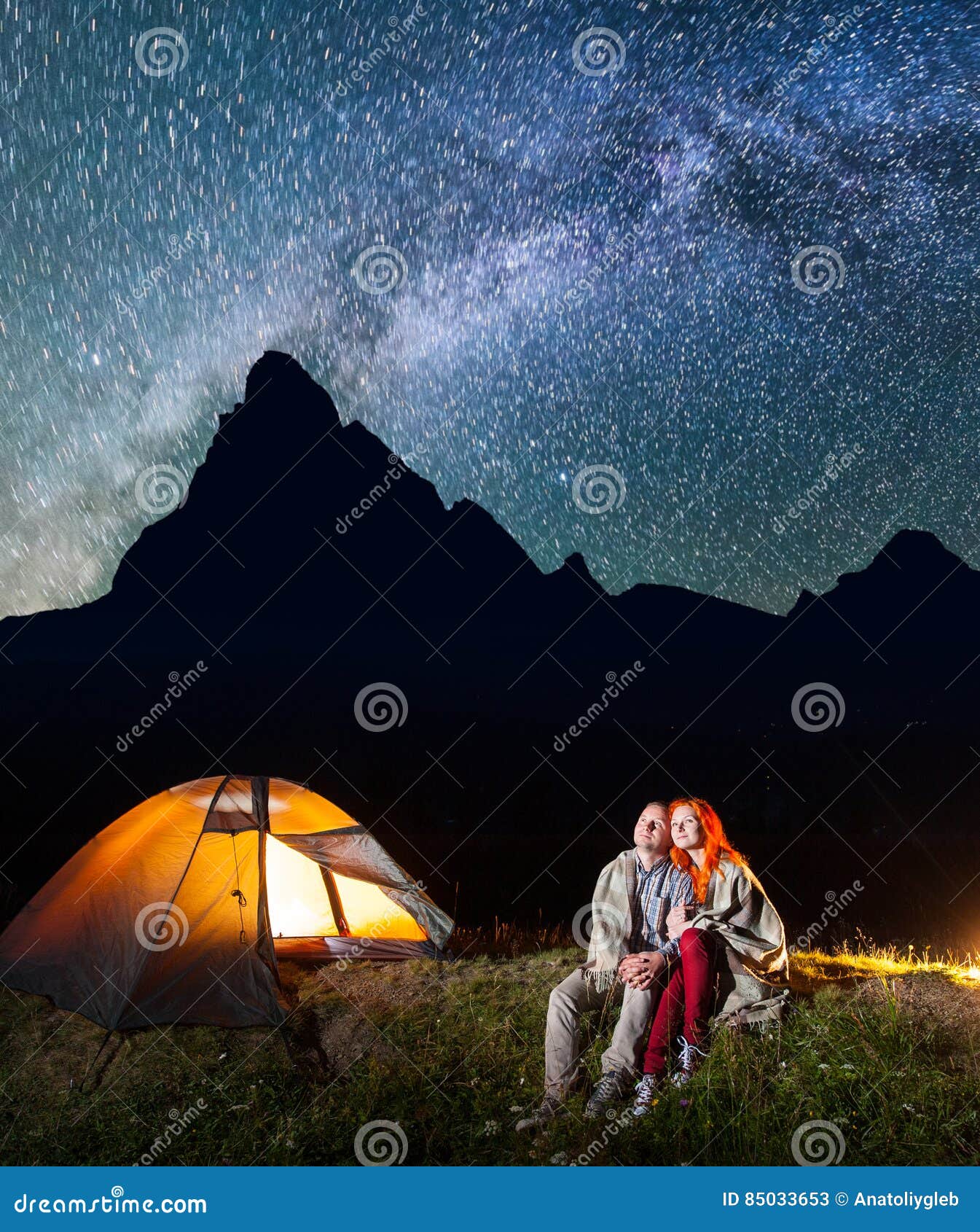 https://thumbs.dreamstime.com/z/two-lovers-hikers-sitting-together-near-campfire-shines-camp-night-under-stars-looking-to-starry-sky-covered-85033653.jpg