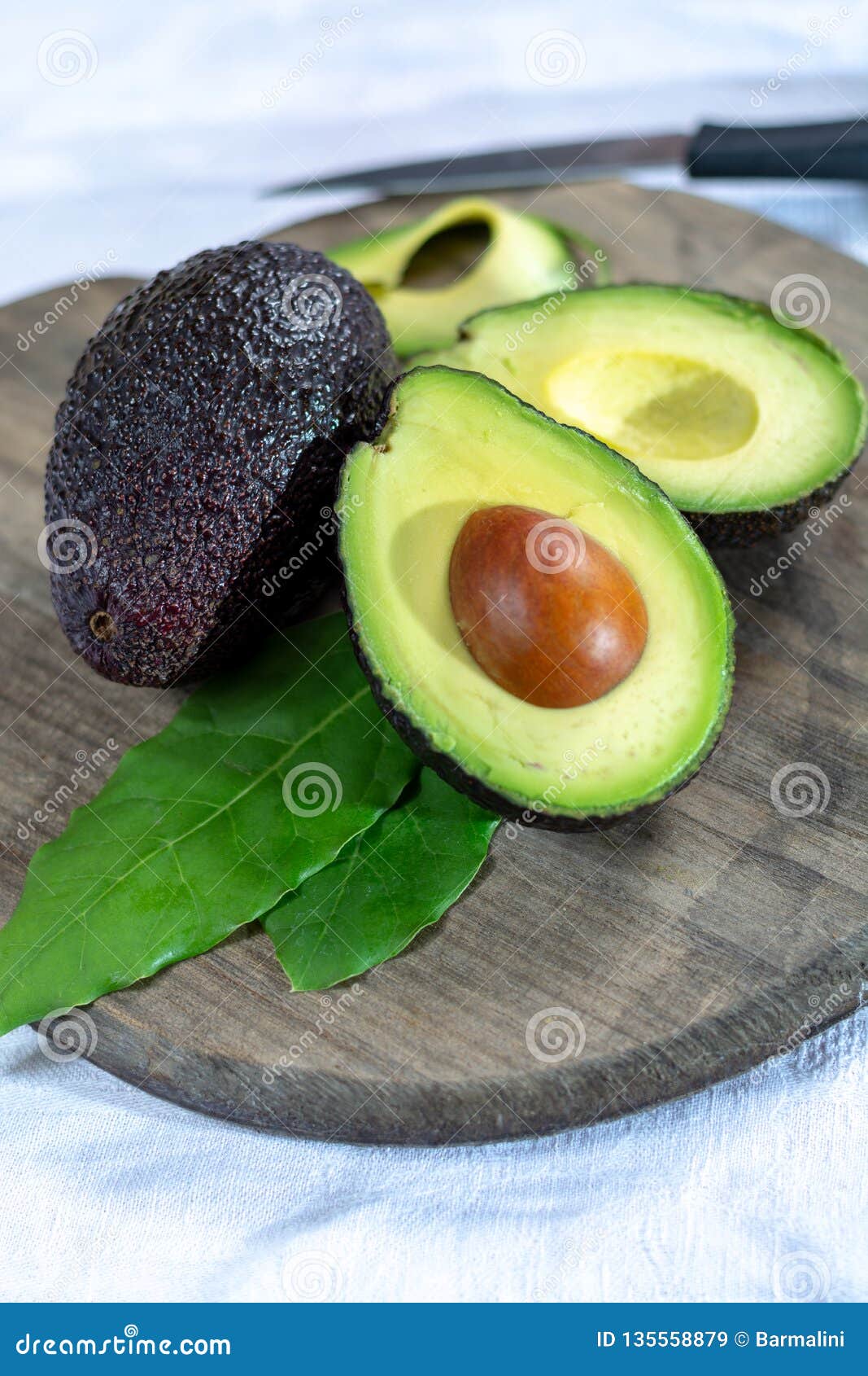 https://thumbs.dreamstime.com/z/two-ripe-raw-hass-avocados-close-up-two-fresh-ripe-raw-hass-avocados-close-up-healthy-food-concept-135558879.jpg