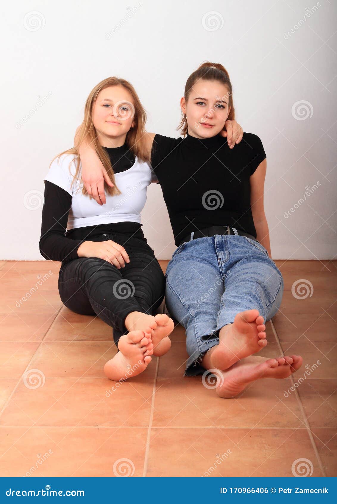 Barefoot Teen Girls