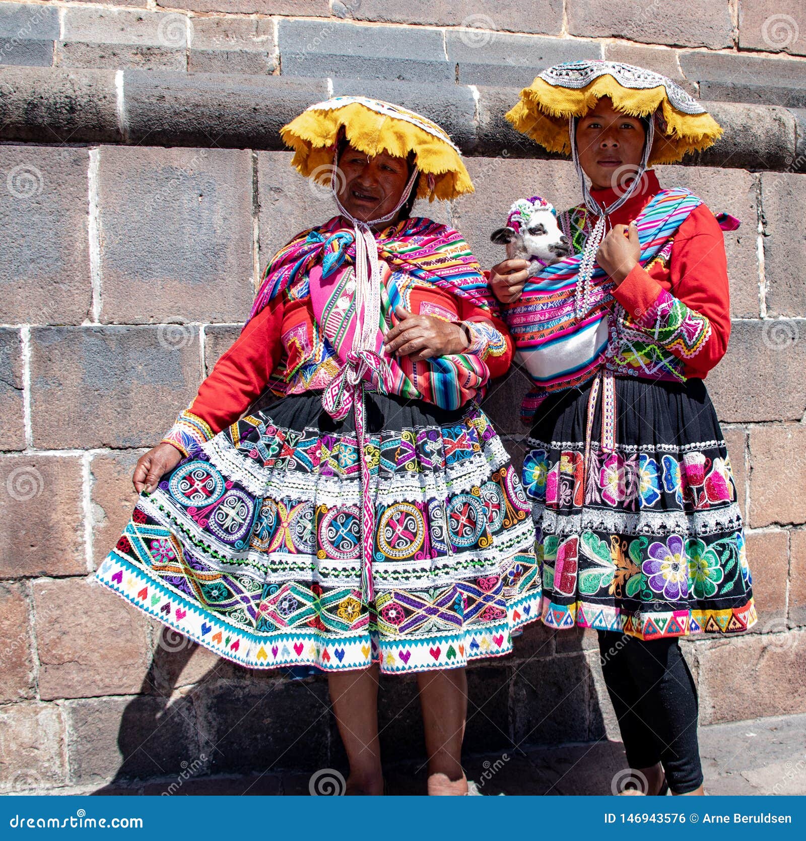 Peruvian Women in Cusco editorial photo. Image of peru 146943576