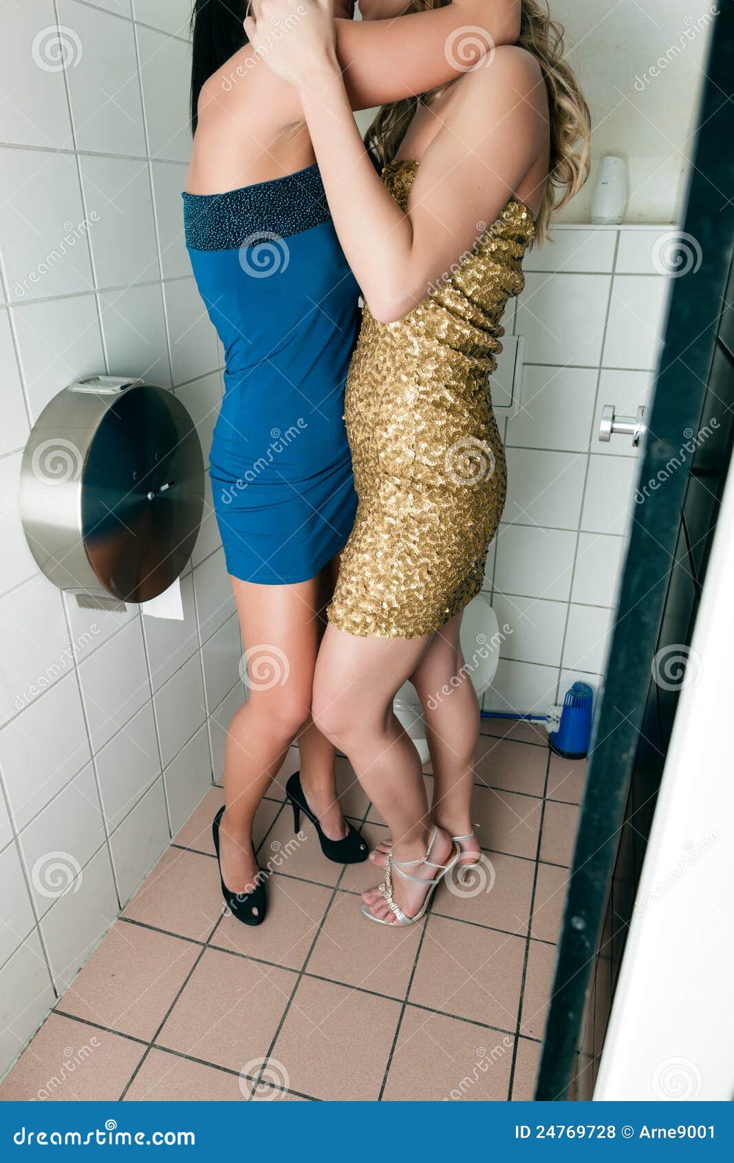 Lesbians Kissing In The Bath