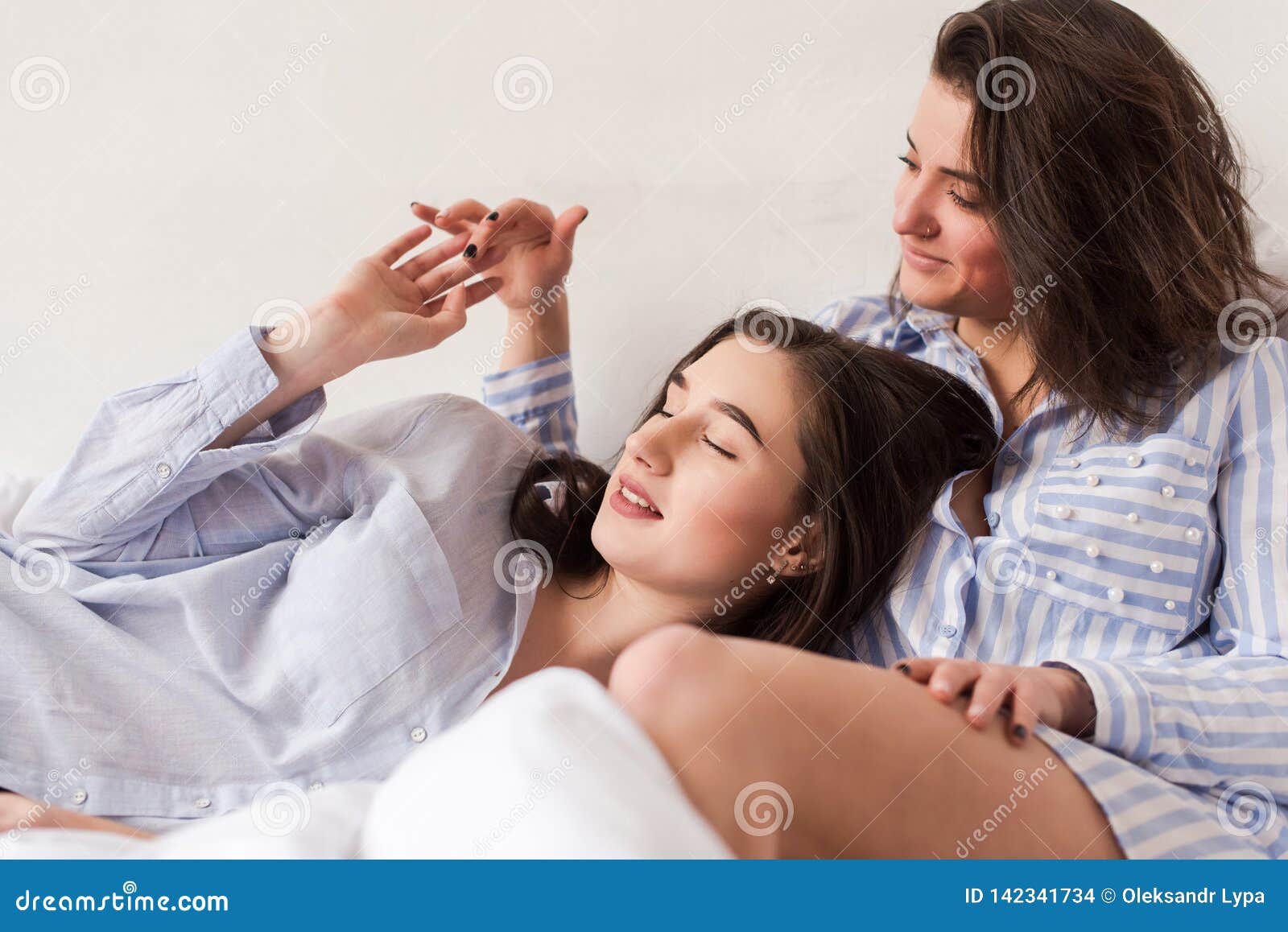 Lesbians Playing With Eachother