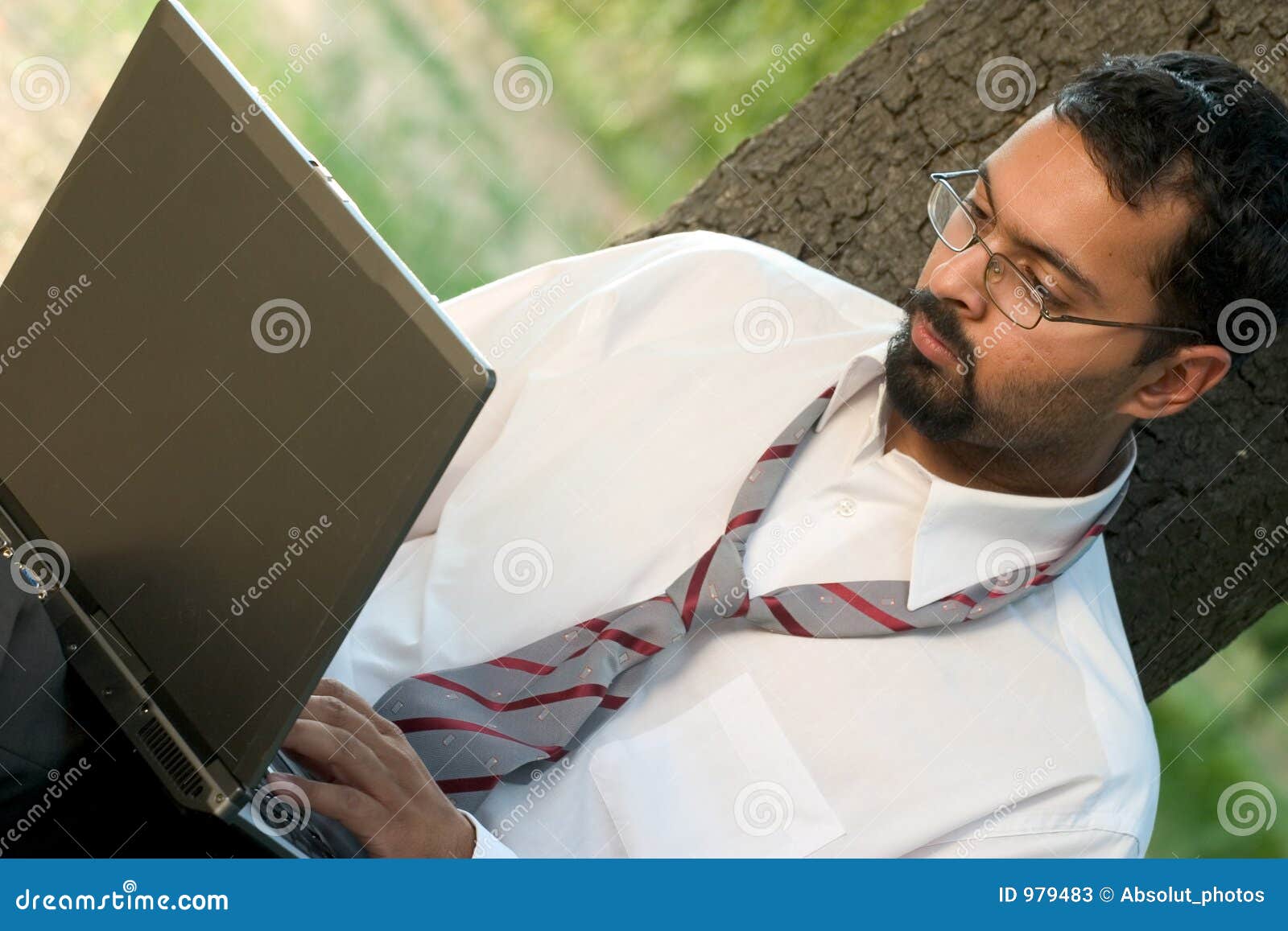 Type Indien Avec L'ordinateur Portatif Image stock - Image ...