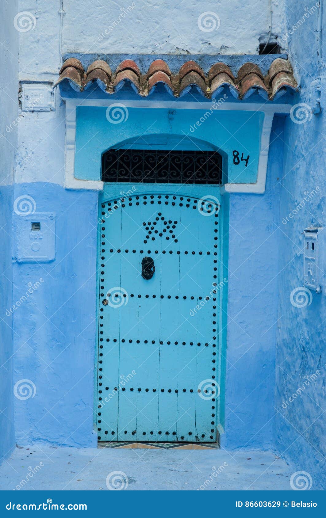 a typical door in the city of chaouen