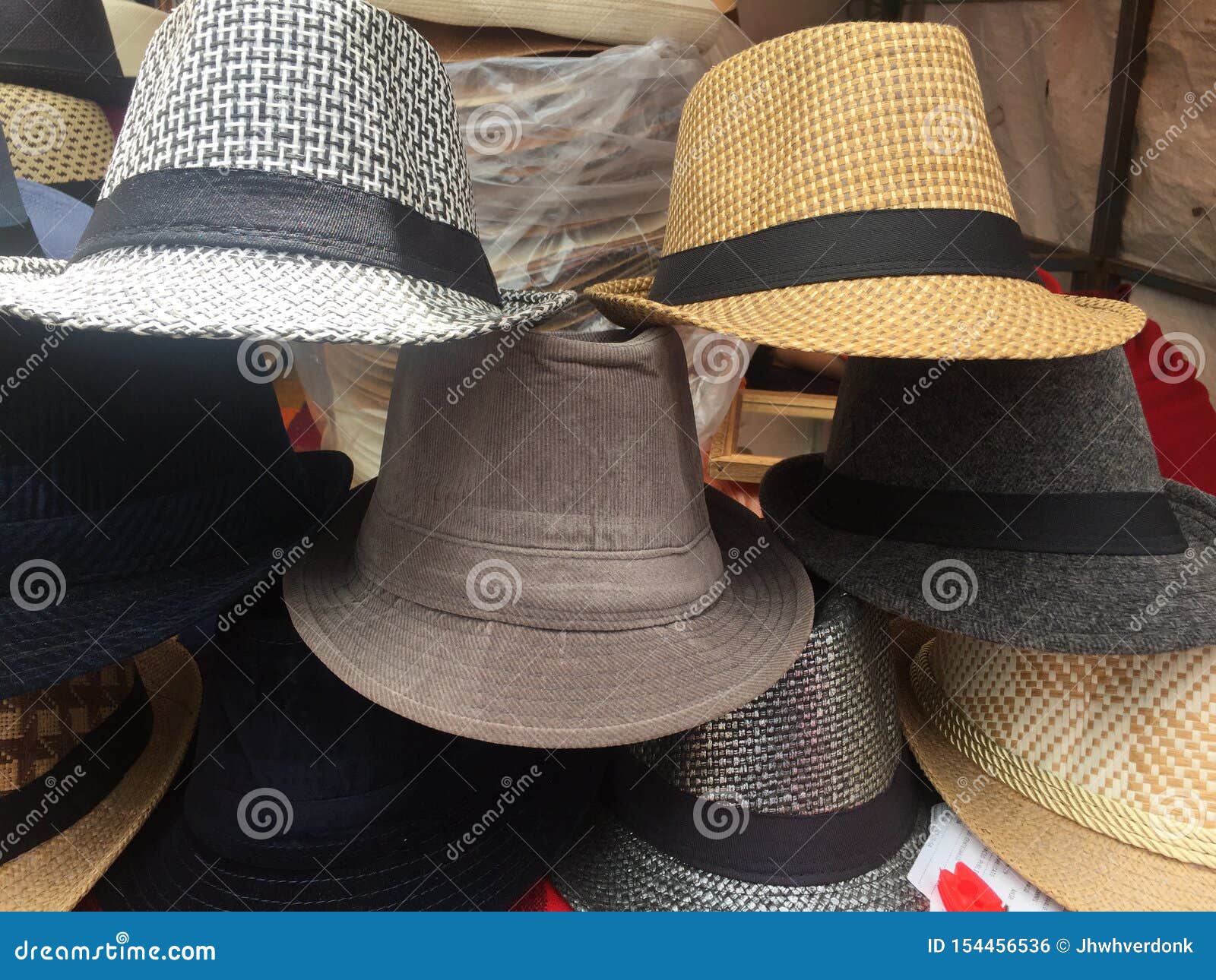 Ecuadorian hat maker editorial stock image. Image of manufacture - 98534564