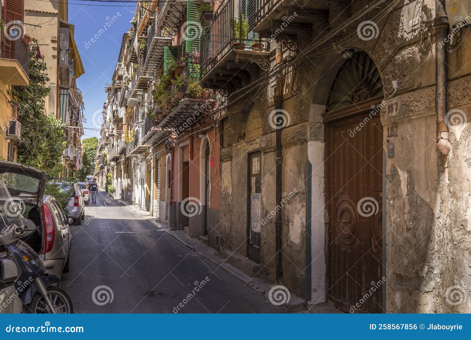 Typical Italian Street and Buildings in the Old Town of Palermo, Sicily ...