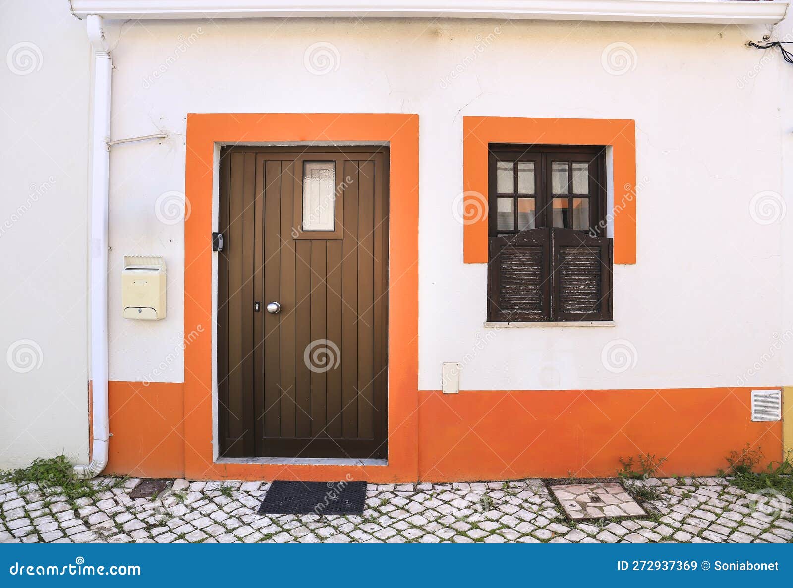 typical facade in alcochete town in portugal