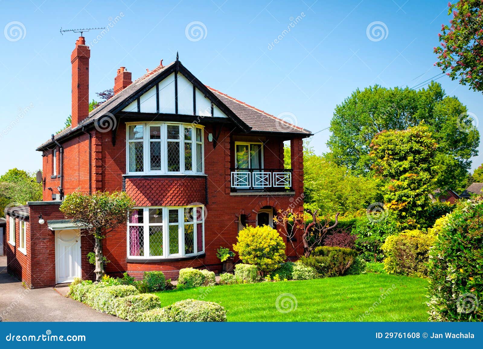 Typisch Engels Huis in De Lentetuin Stock Foto Image of park