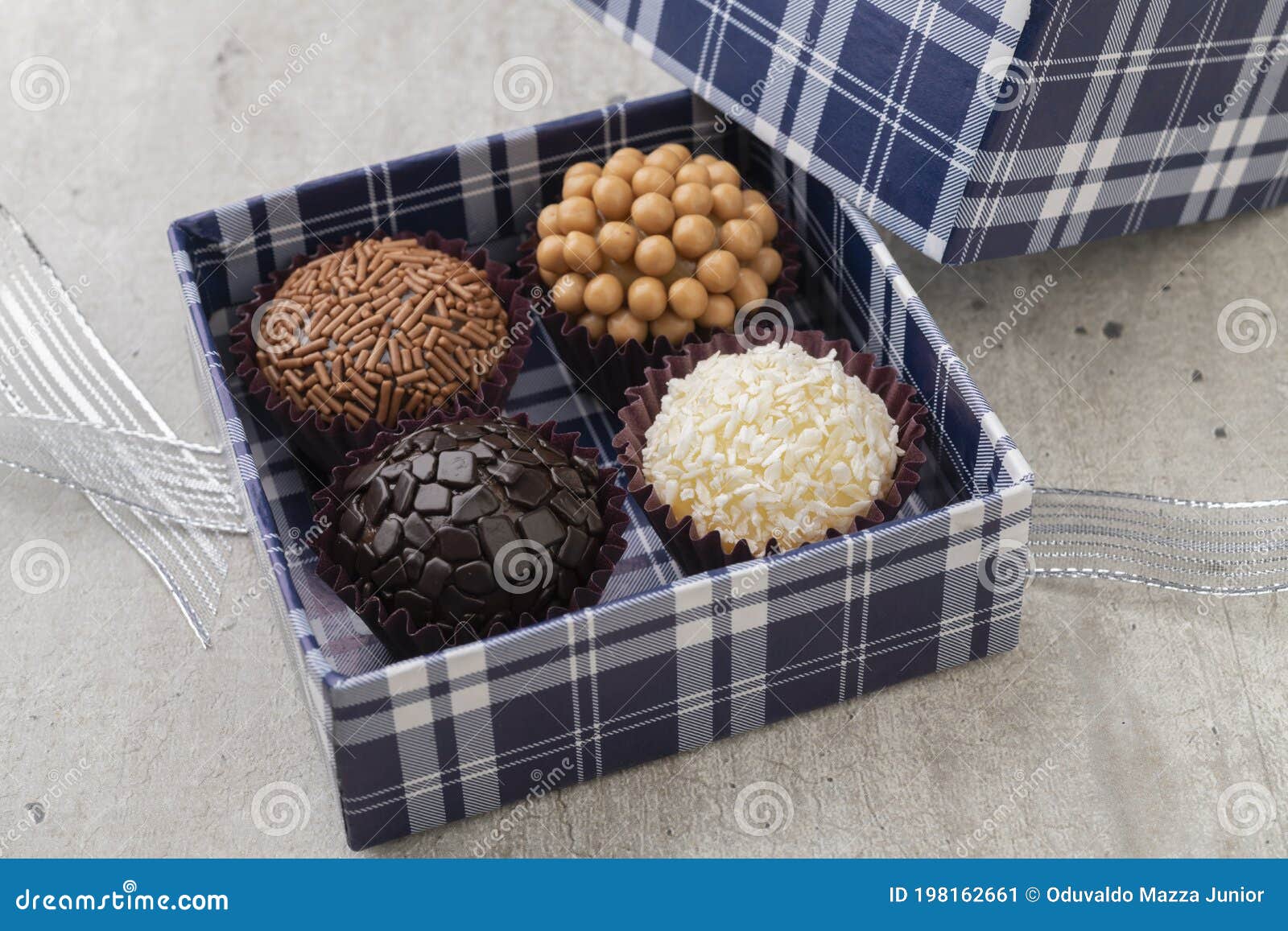 Typische Brasilianische Brigadeiros, Verschiedene Geschmacksrichtungen ...