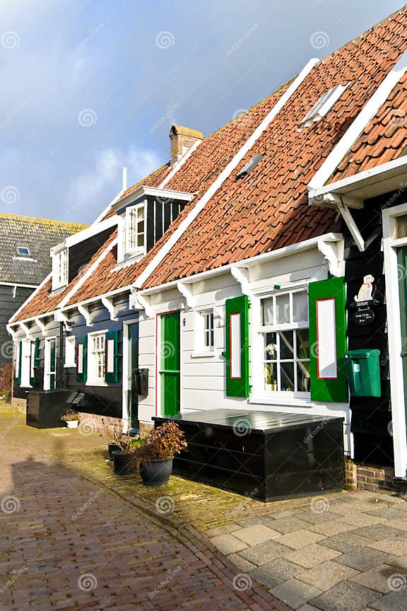 Typische Niederländische Häuser Mit Gärten Im Dorf Marken Stockfoto