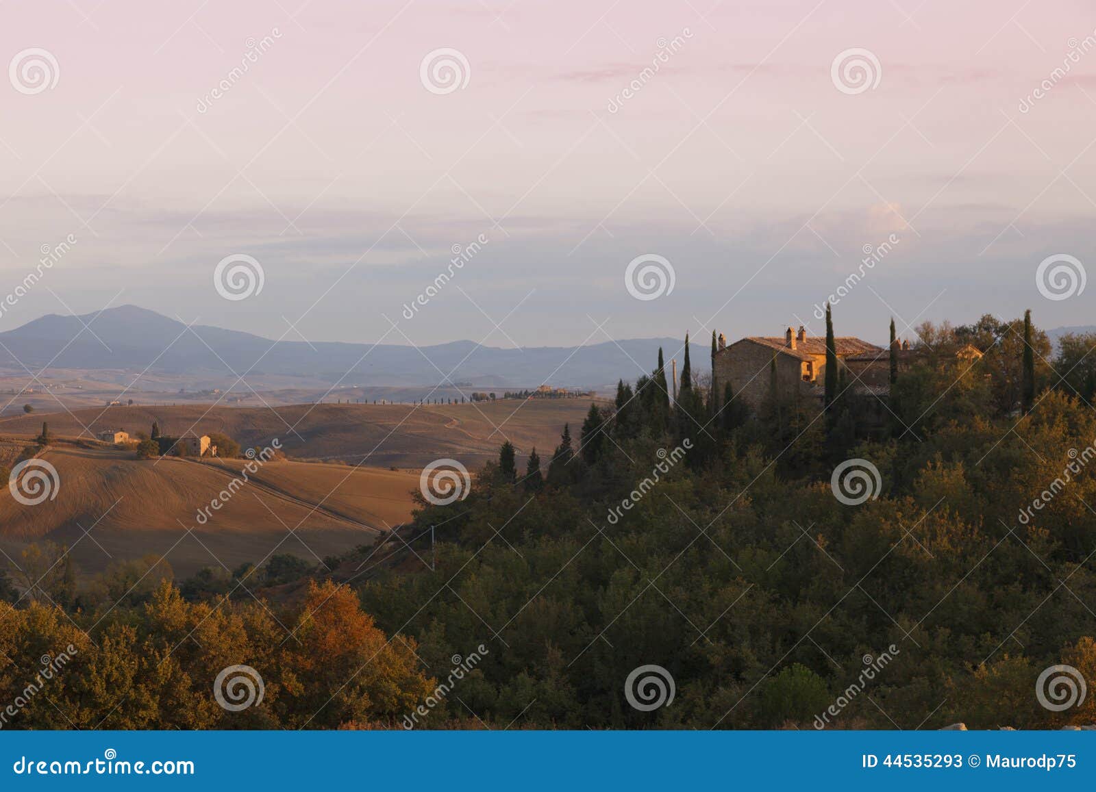 Typische Toskana-Landschaft im Herbst, Italien