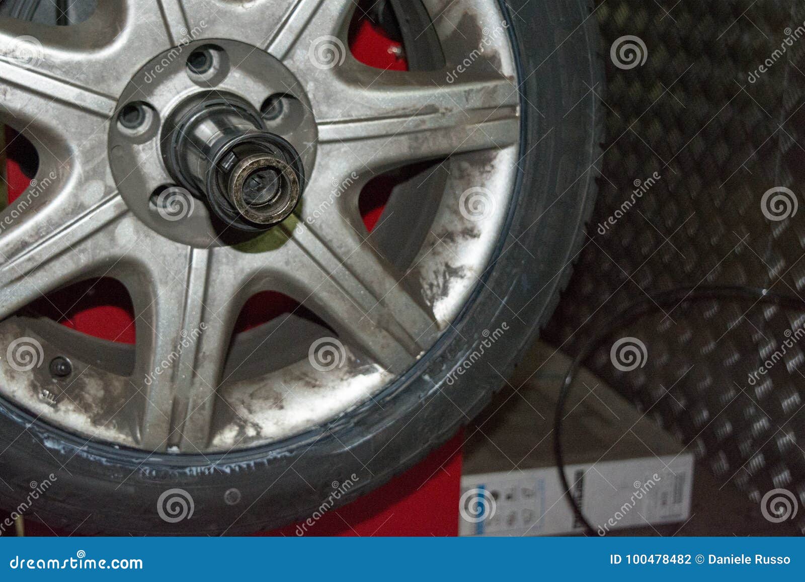 Diy tire balancing machine