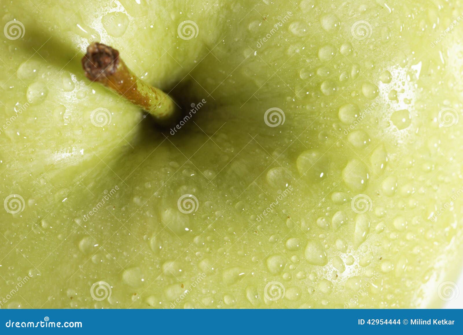 Tät ny green för äpple upp. Studioskott av det nya gröna äpplet på en vit bakgrund