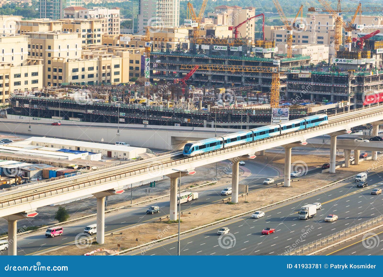 UBahnLinie in Dubai redaktionelles foto. Bild von landschaft 41933781