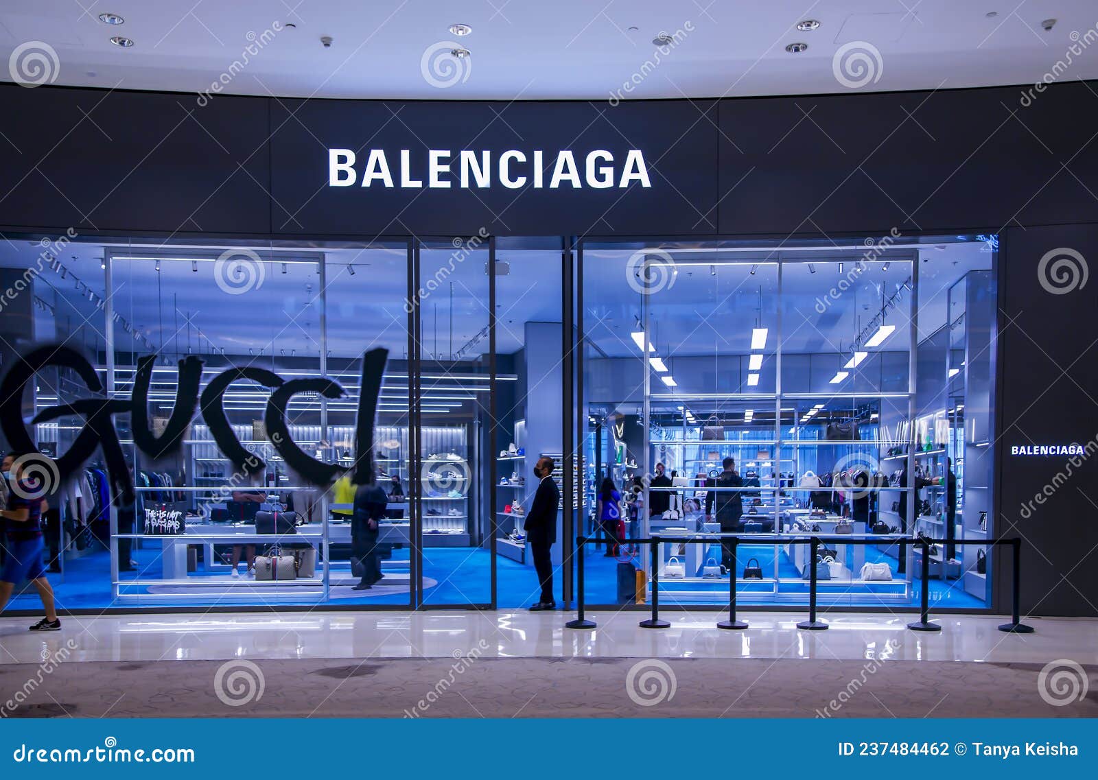Balenciaga Boutique in Collaboration with Gucci in Dubai Shopping Editorial - Image of fashionable, collection: