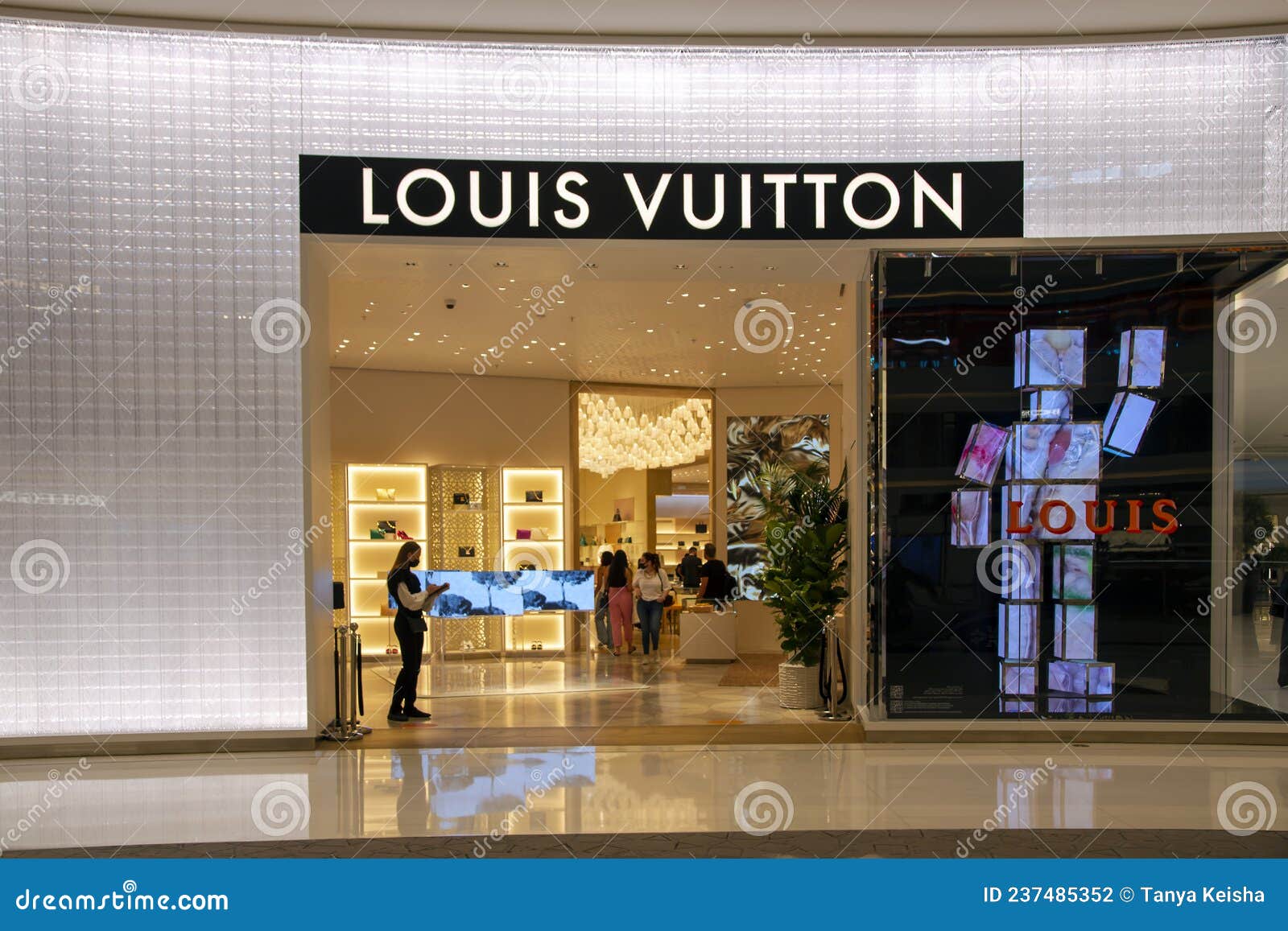 location louis vuitton dubai mall