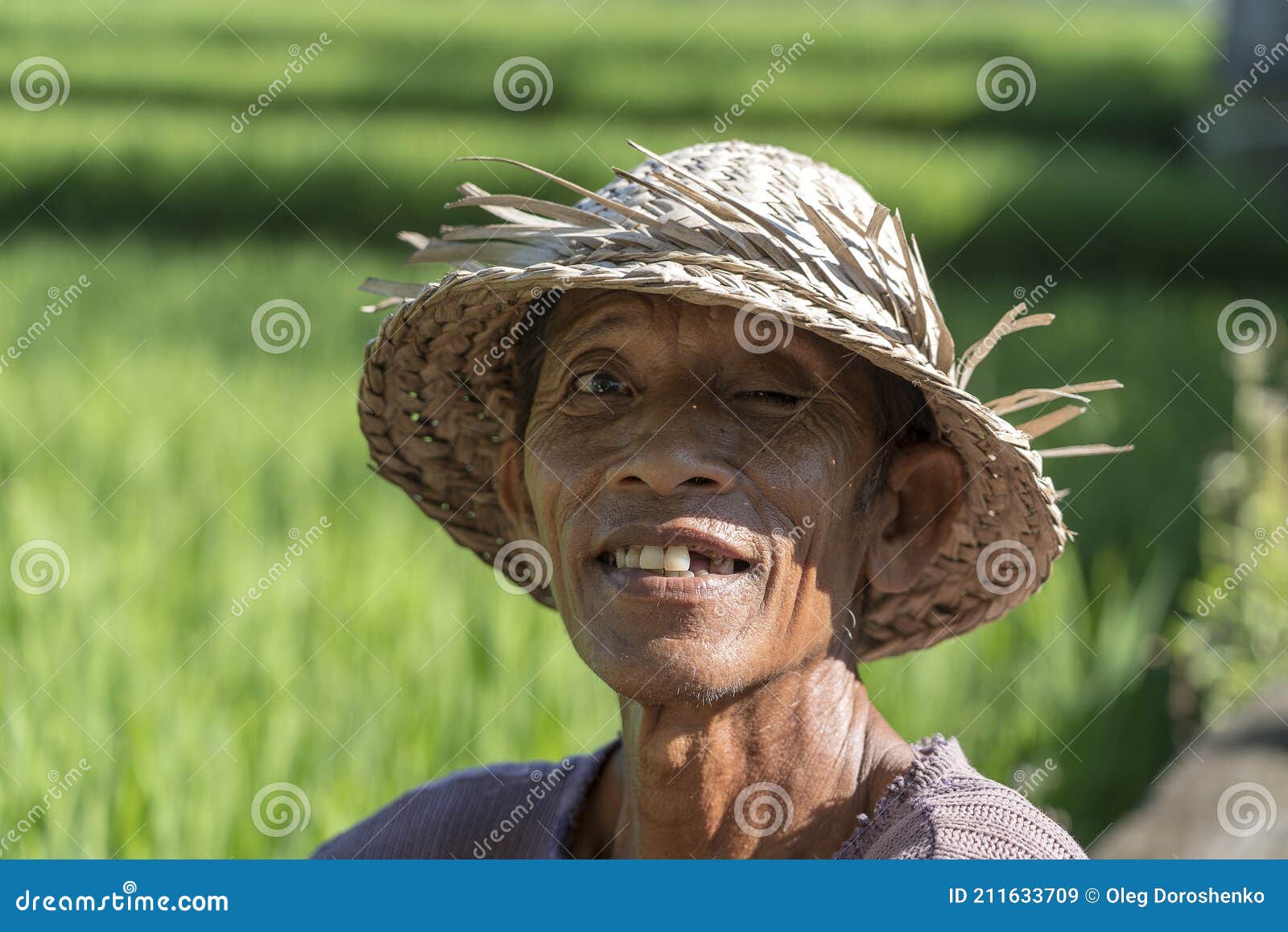 brændstof rødme spids Portrait of a Indonesian Old Man Wearing a Straw Hat Near Rice Terrace in  Bali, Indonesia Editorial Stock Image - Image of balinese, countryside:  211633709