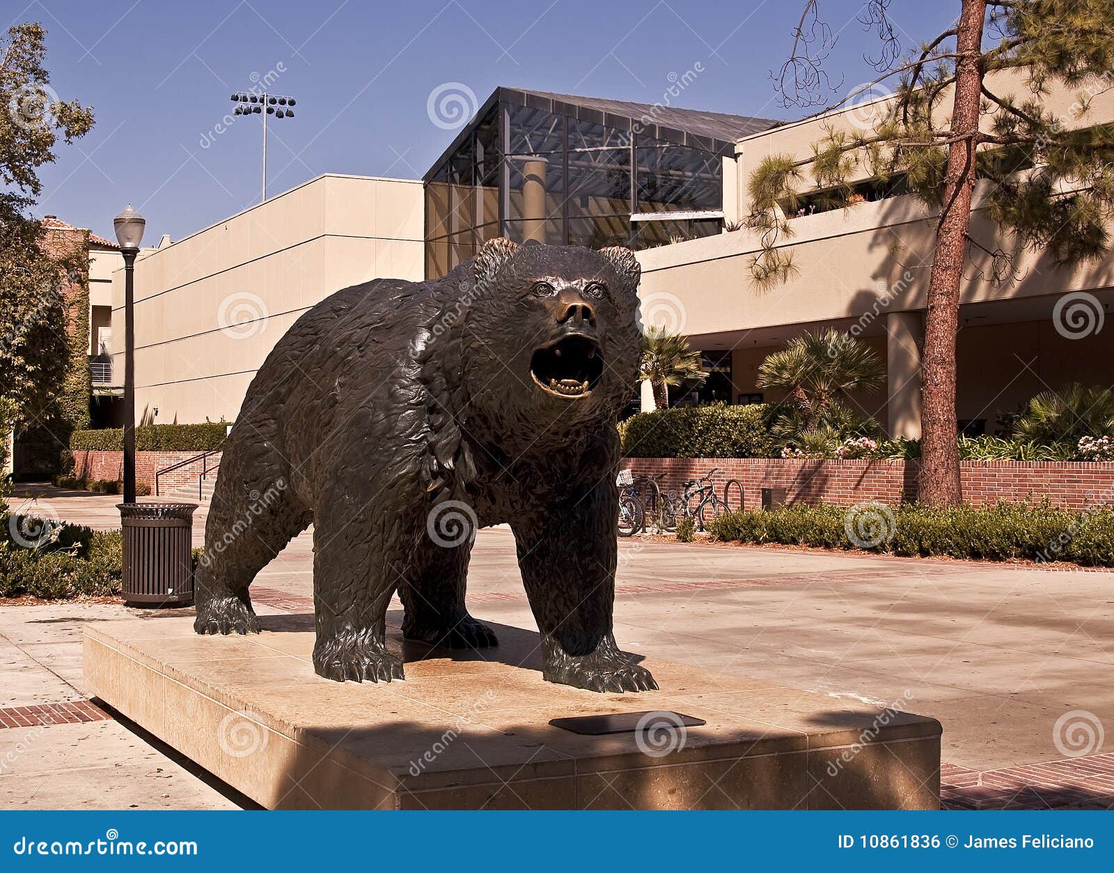 UCLA Bruin editorial photo. Image of architecture, center 10861836