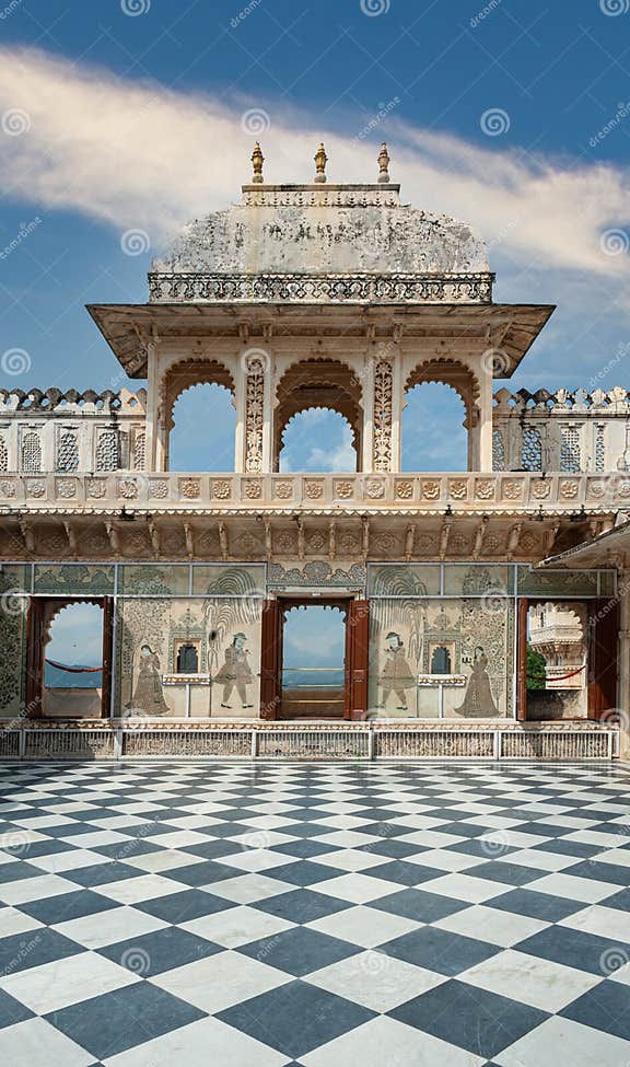 Udaipur Stadtpalast stockfoto. Bild von frauen, stadt 182536436