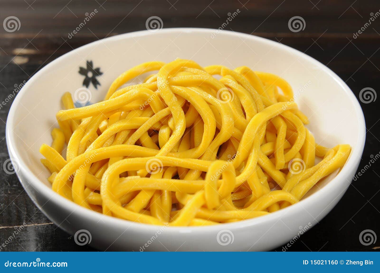 Udon foto de archivo. Imagen de delicioso, fresco, asia 15021160