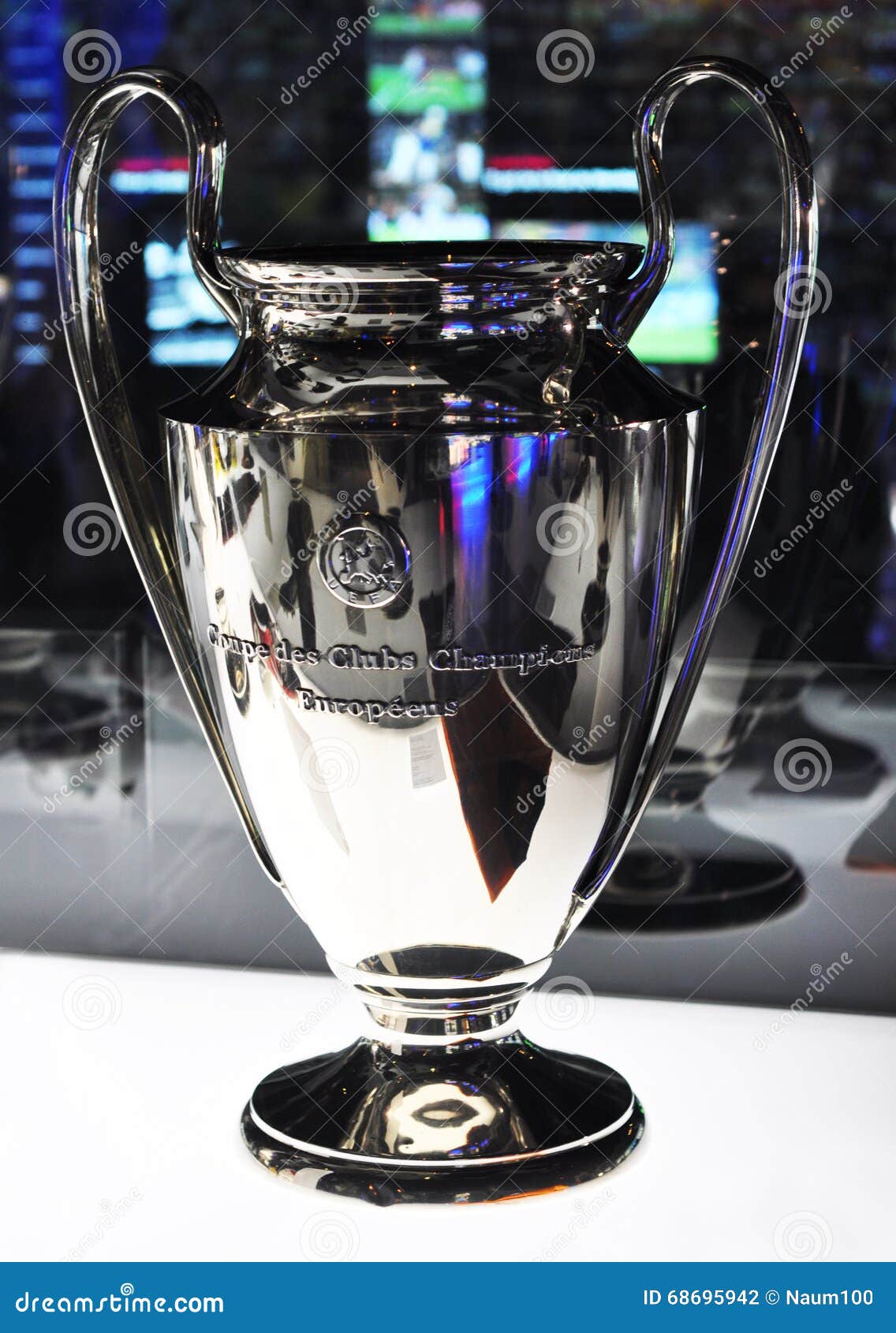 Football league cup trophy hi-res stock photography and images - Alamy