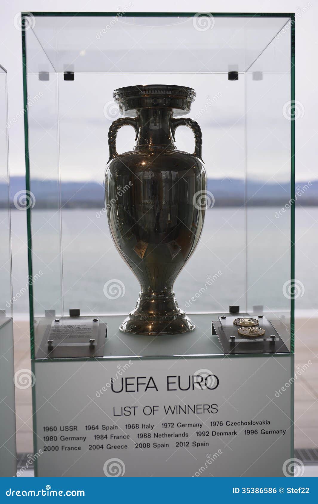 Uefa Euro Trophy editorial photo. Image of norway, triumph - 35386586