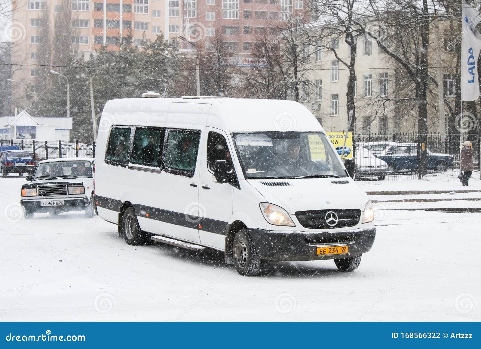 Mercedesbenz W906 Sprinter Stock Photo - Download Image Now - Winter,  Sprinting, Van - Vehicle - iStock