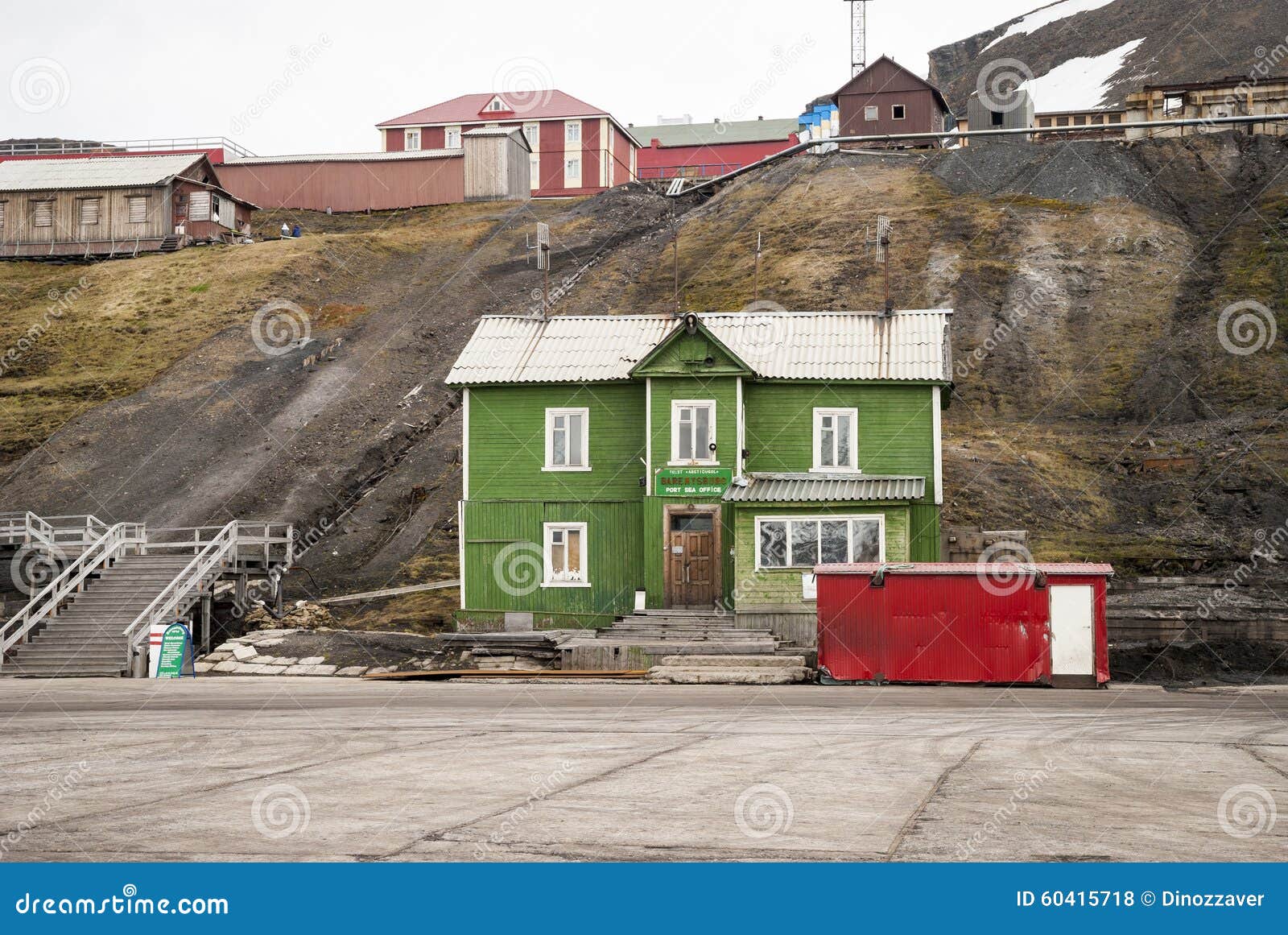 Ufficio Del Mare Del Vecchio Porto In Barentsburg, Le Svalbard