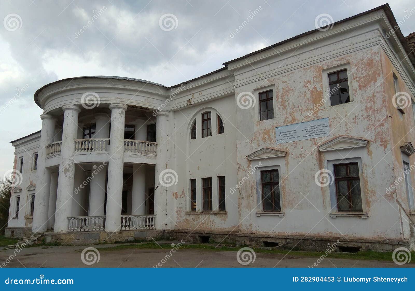 ukraine, khmilnyk, palace of count ksido, palace building