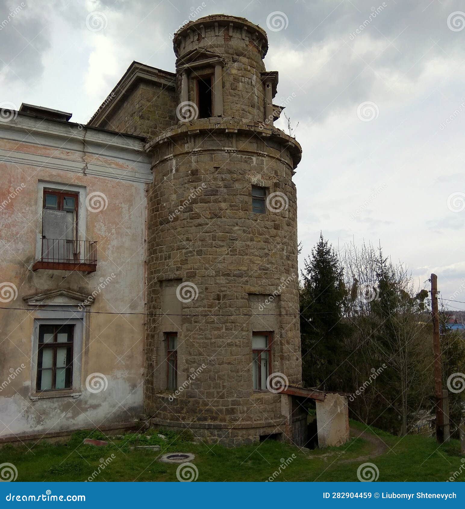 ukraine, khmilnyk, palace of count ksido, the right tower of the palace