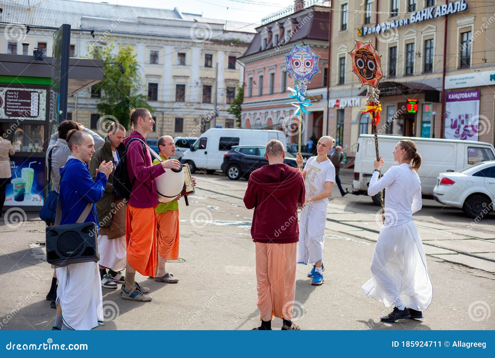 Hare Krishna Seguidores Cantando Marcha Foto Editorial - Imagem de