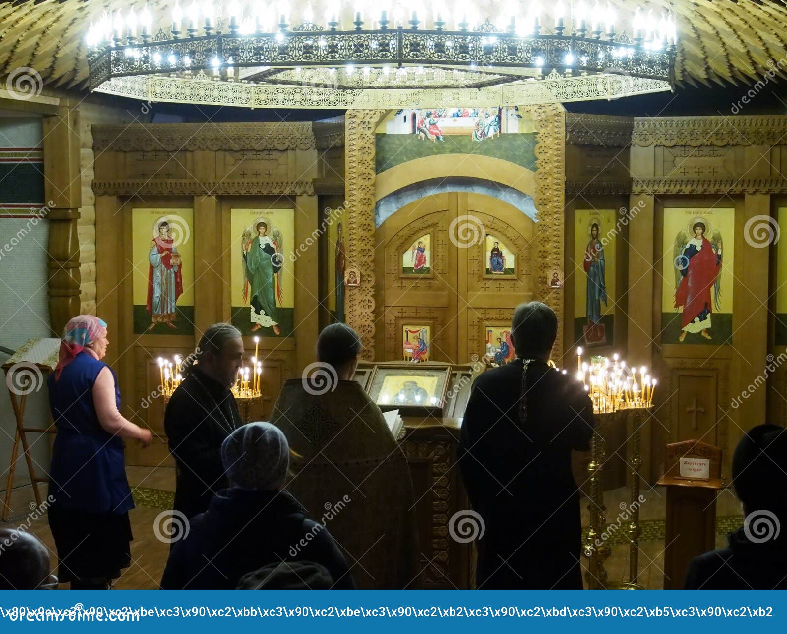 Ukraińscy Ortodoksalni chrześcijanie świętują boże narodzenia. Księża wynosili Bożenarodzeniową jawną modlitwę