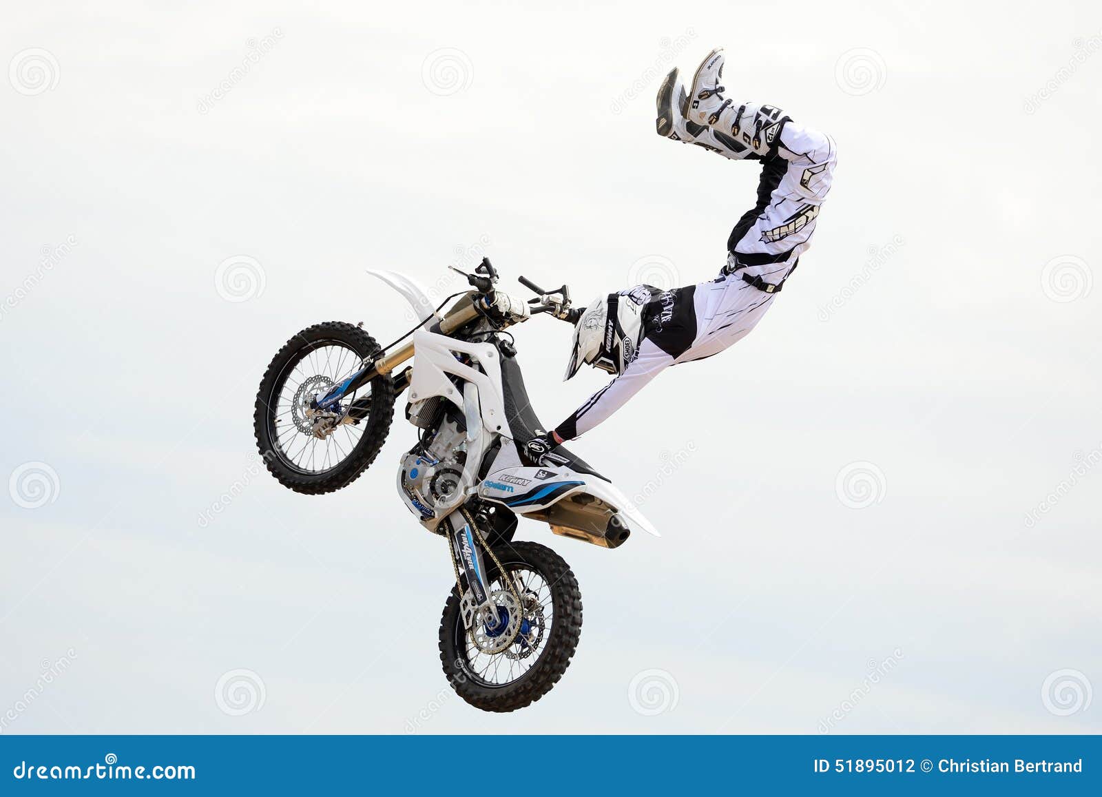 Um Cavaleiro Profissional Na Competição De FMX (motocross Do Estilo Livre)  Em Jogos Extremos De Barcelona Dos Esportes De LKXA Fotografia Editorial -  Imagem de transporte, livre: 57502362
