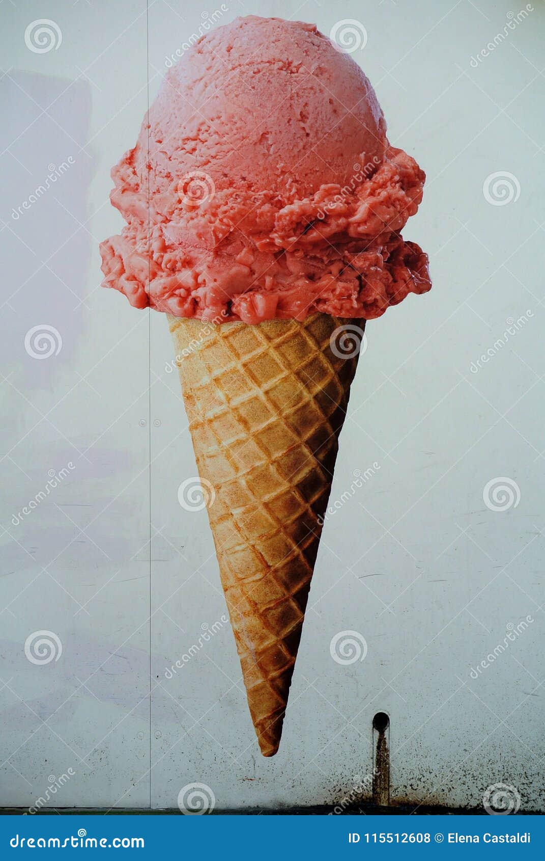 Um cone de gelado foto de stock. Imagem de macio, sobremesa 115512608