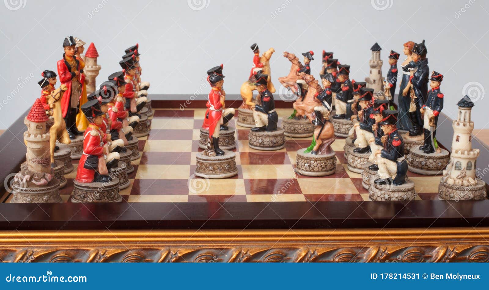 Um Jogo De Xadrez Com As Peças Representadas Como O Exército Francês Contra  O Exército Britânico Foto Editorial - Imagem de narrado, império: 178214531