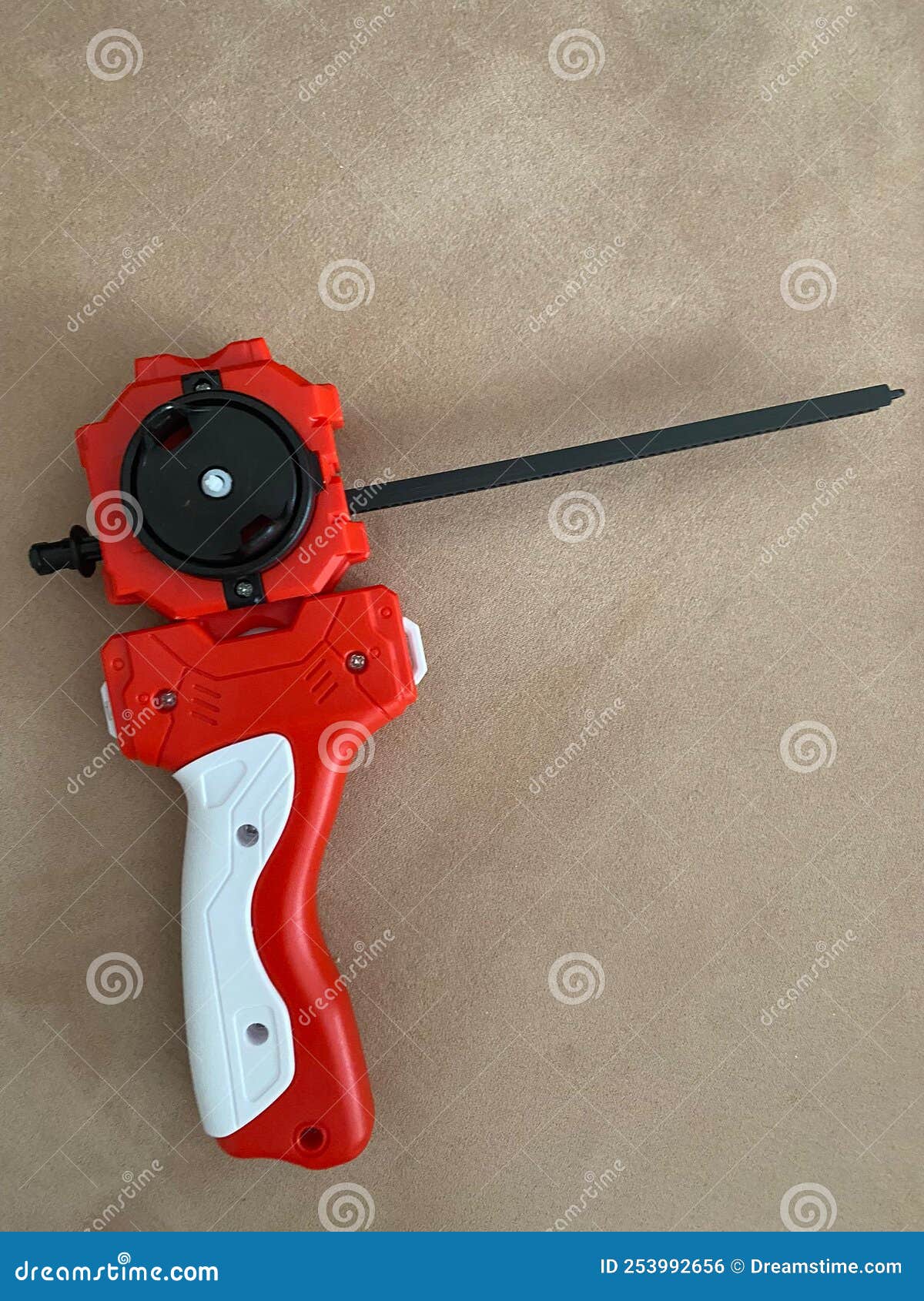 Um Lançador De Beyblade Vermelho Foto de Stock - Imagem de grânulo